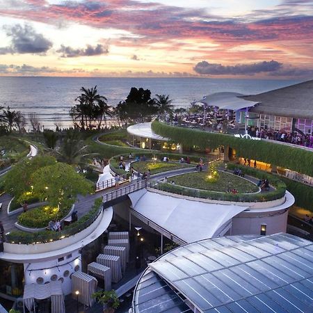 Yello Hotel Kuta Beachwalk Bali Exterior photo