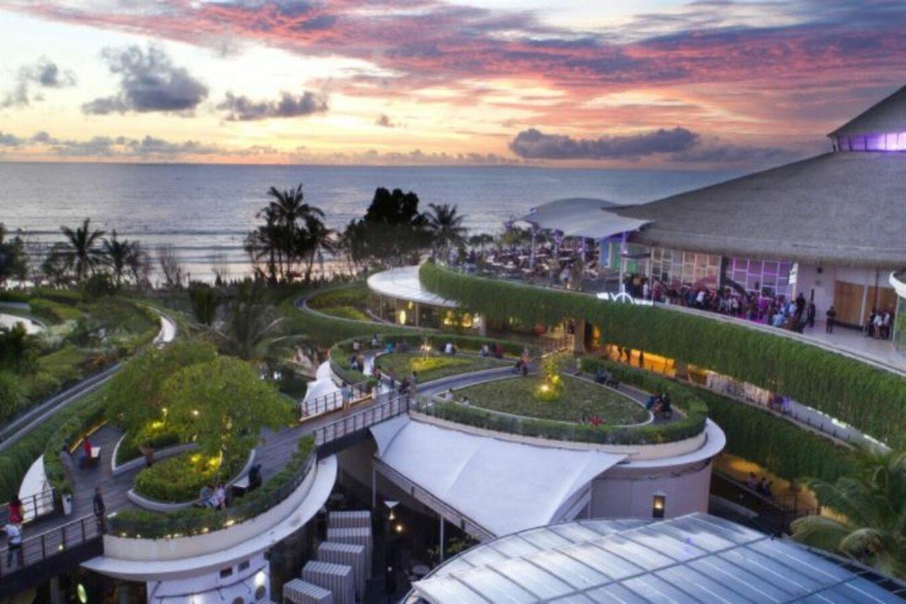 Yello Hotel Kuta Beachwalk Bali Exterior photo