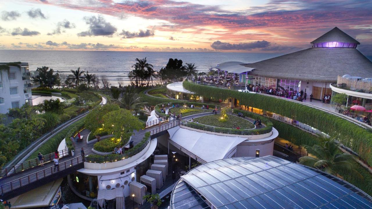 Yello Hotel Kuta Beachwalk Bali Exterior photo