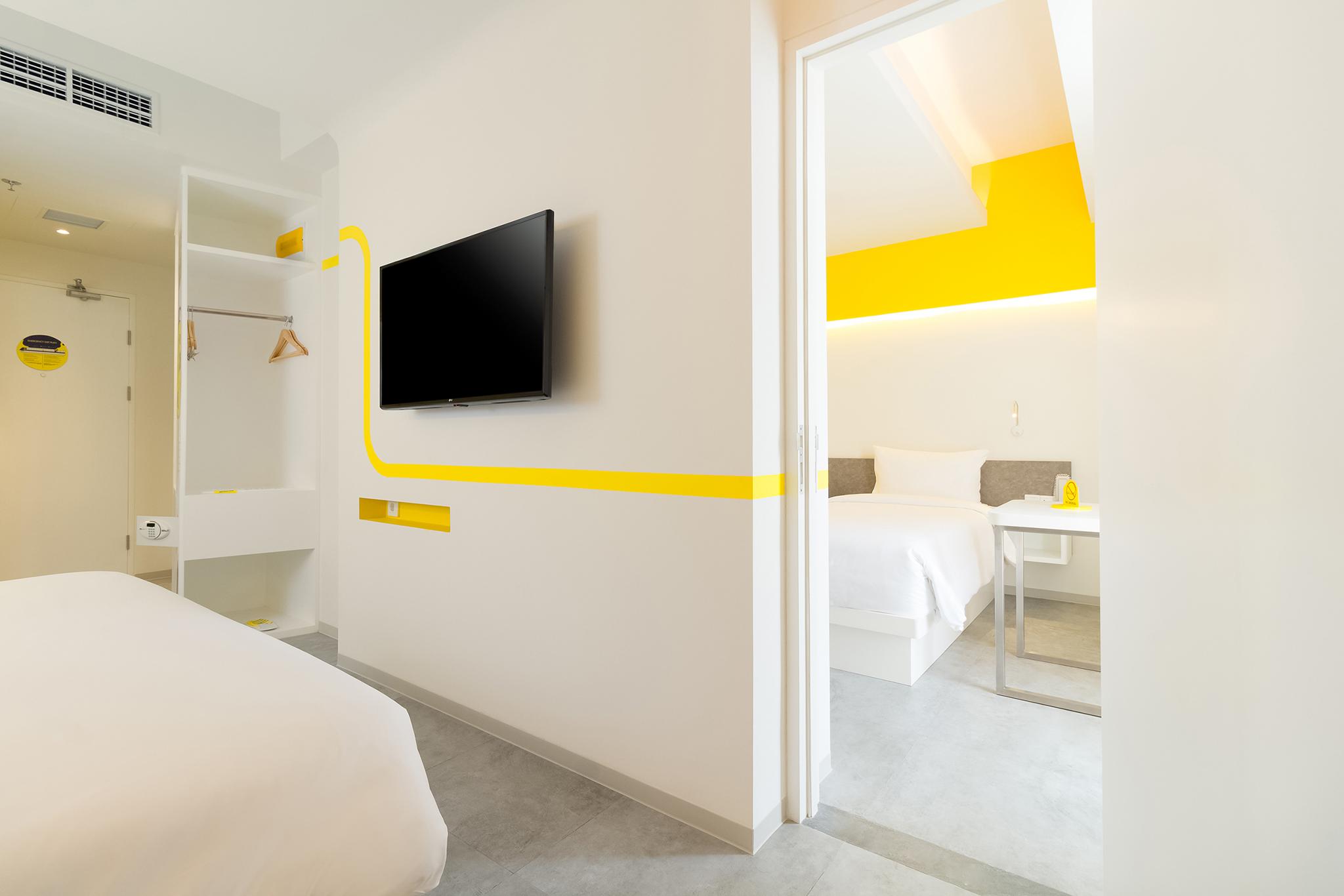 Yello Hotel Kuta Beachwalk Bali Exterior photo