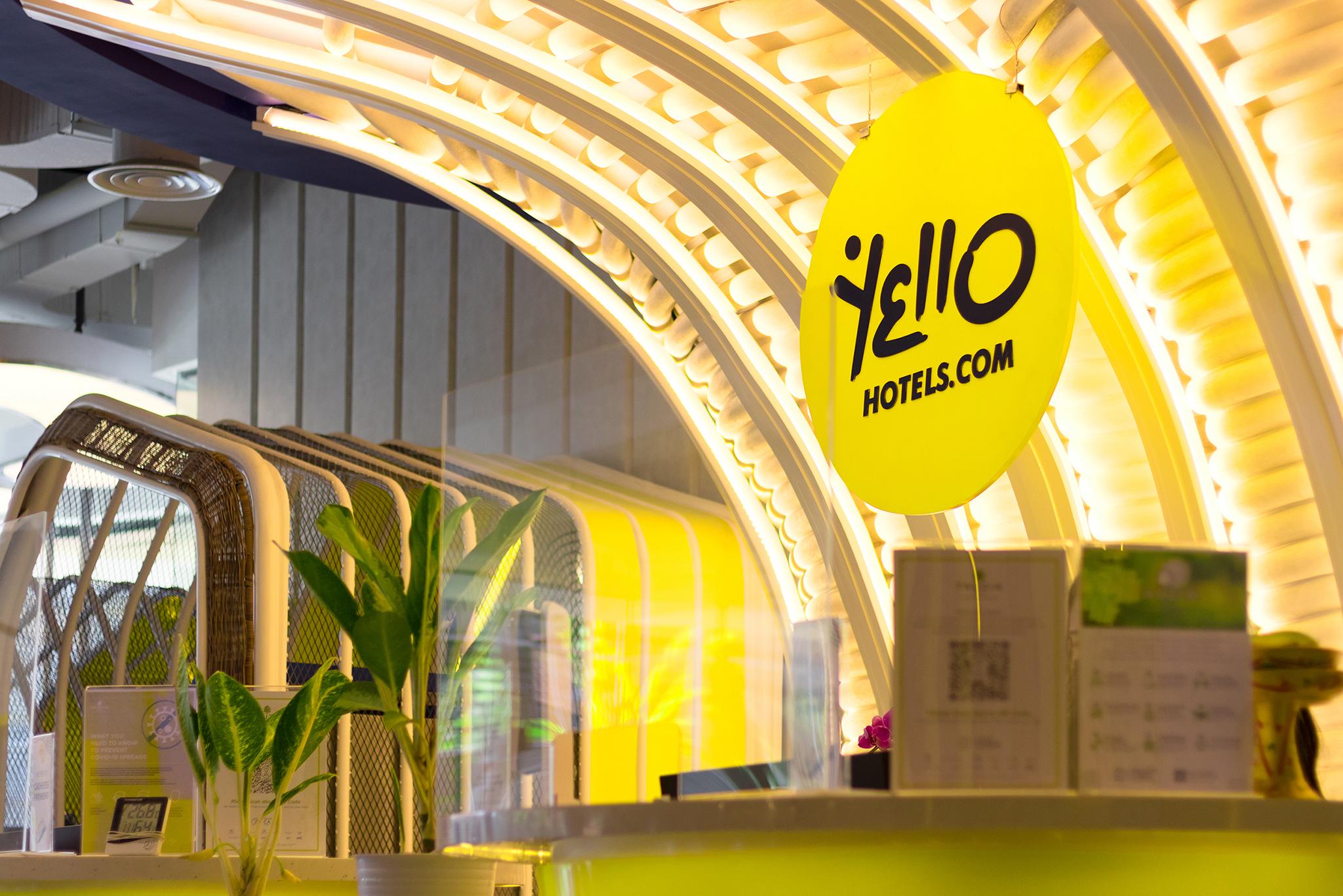 Yello Hotel Kuta Beachwalk Bali Exterior photo