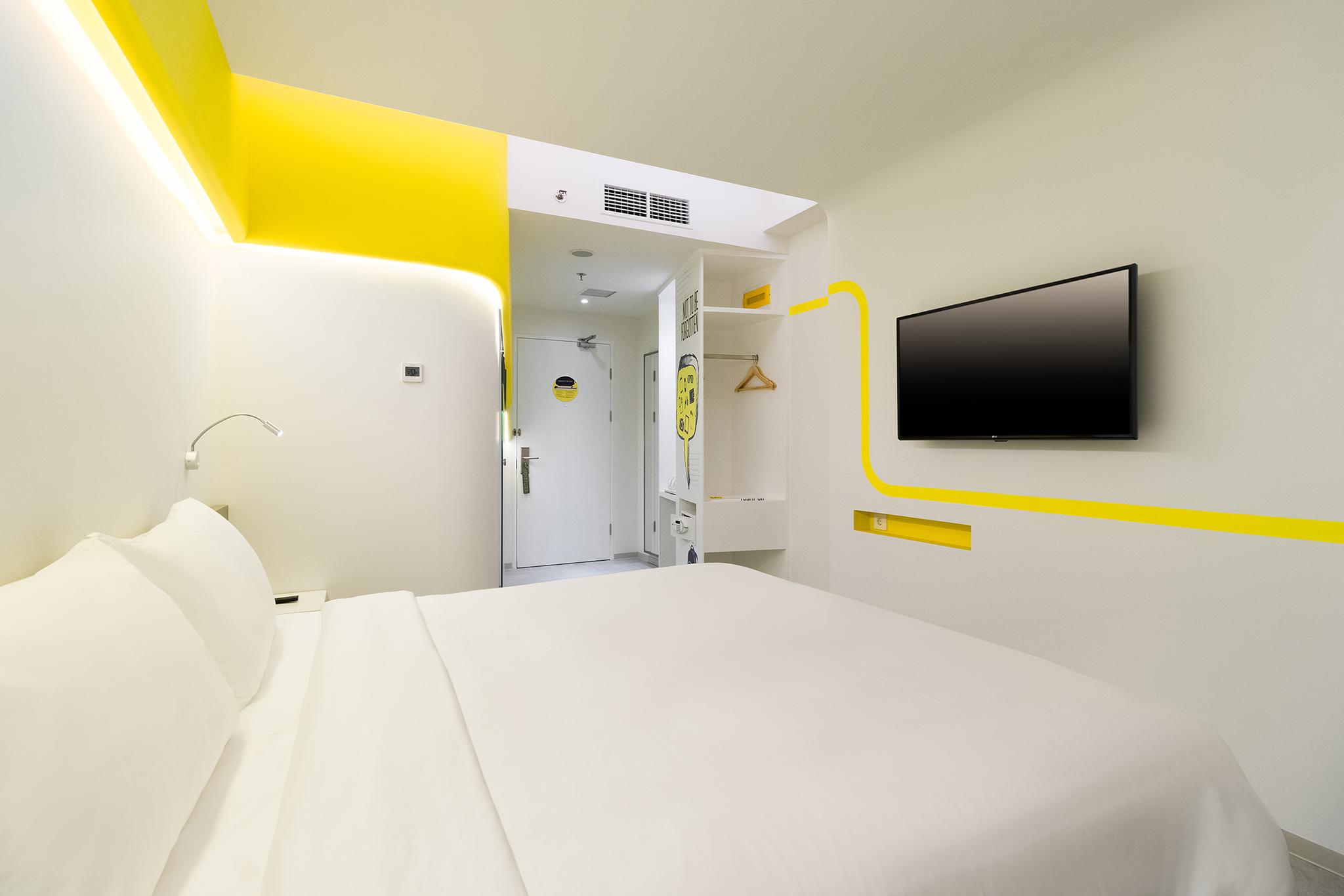 Yello Hotel Kuta Beachwalk Bali Exterior photo