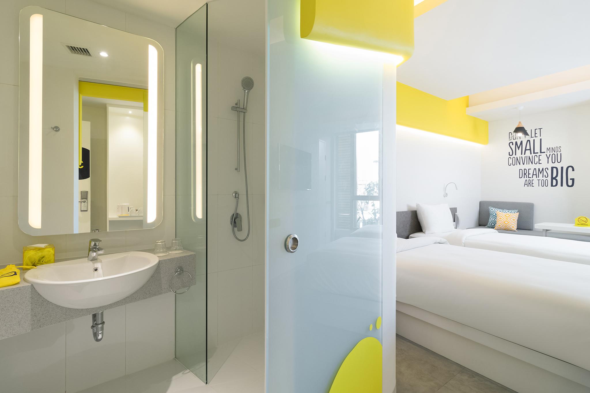 Yello Hotel Kuta Beachwalk Bali Exterior photo