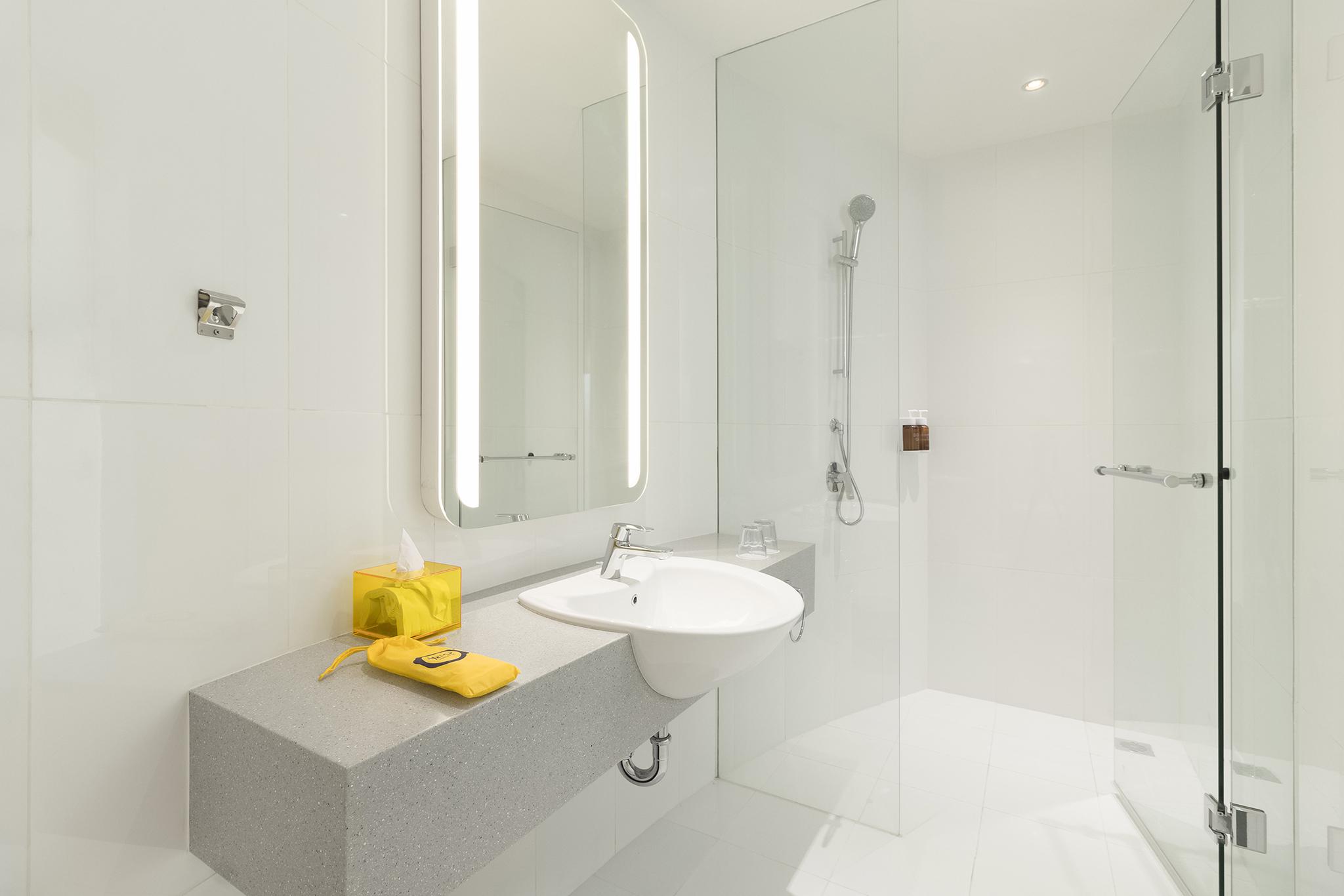 Yello Hotel Kuta Beachwalk Bali Exterior photo