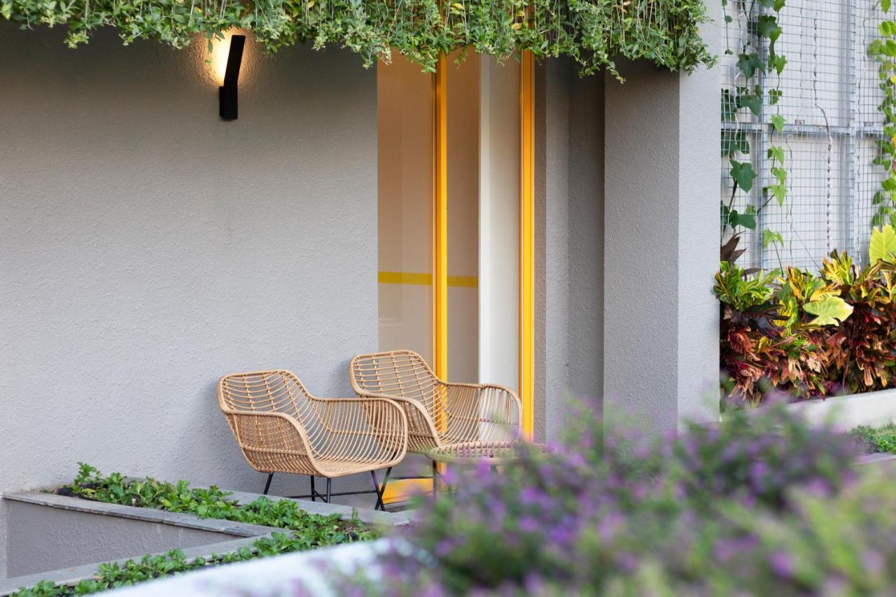 Yello Hotel Kuta Beachwalk Bali Exterior photo